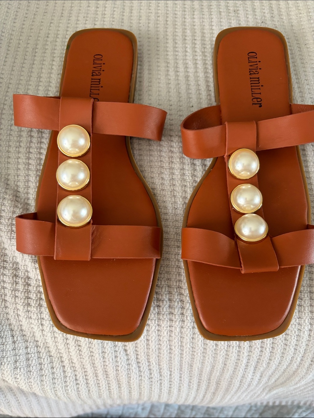 NWOT Olivia Miller Cognac Slide Sandals with Pearl Accents